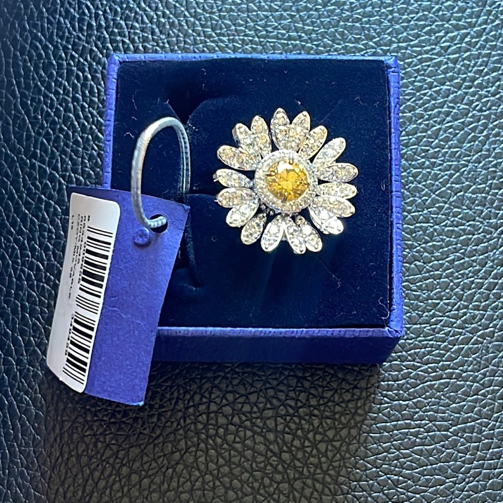 Swarovski Eternal ring Flower size 8 yellow element surrounded movable petals.
